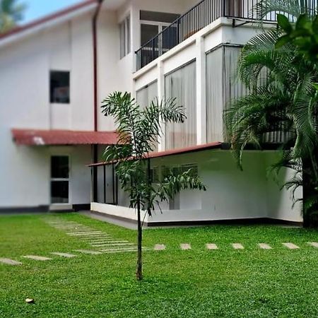 Urban Breeze Hotel Kundasale Luaran gambar