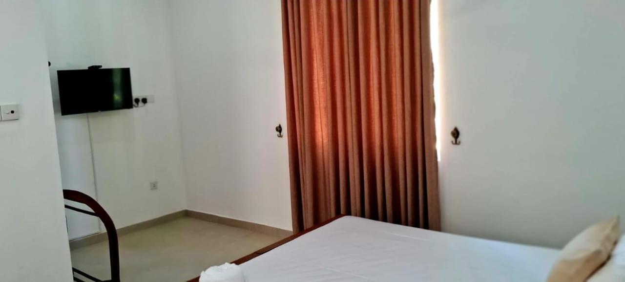 Urban Breeze Hotel Kundasale Luaran gambar