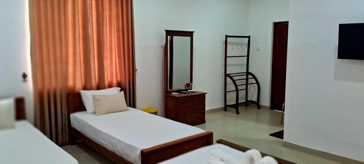 Urban Breeze Hotel Kundasale Luaran gambar