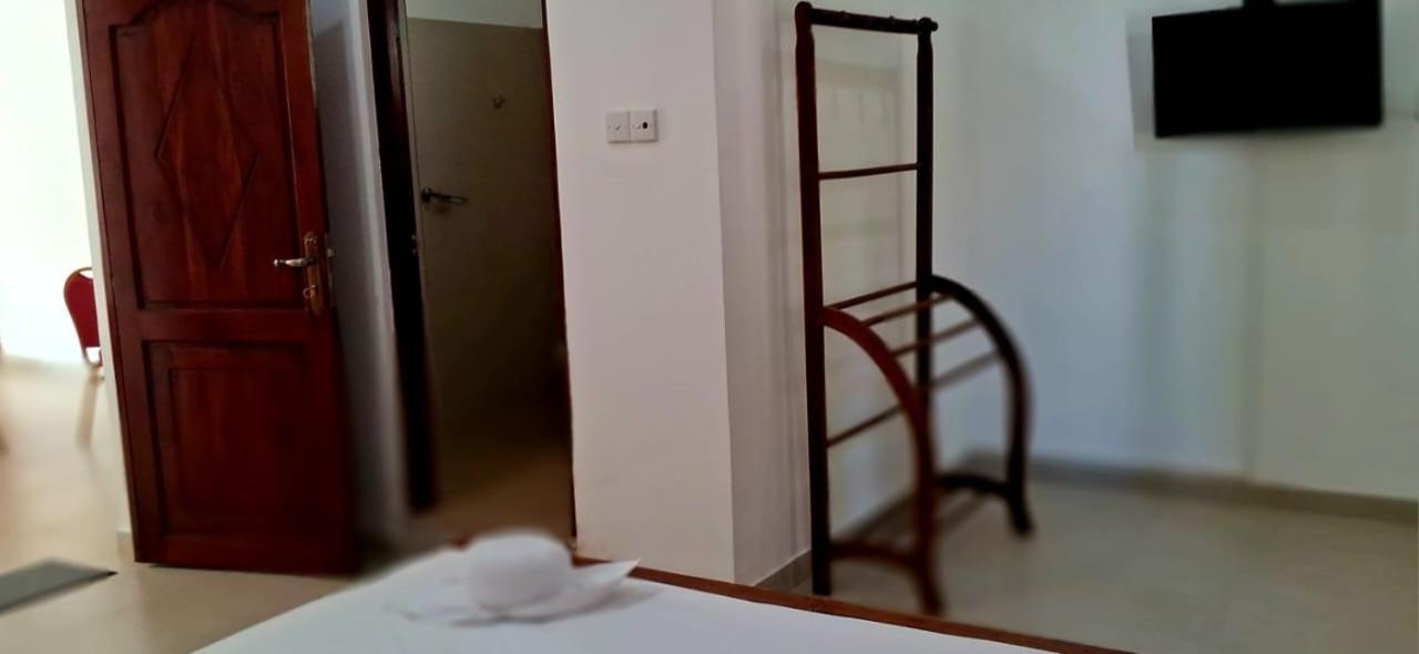 Urban Breeze Hotel Kundasale Luaran gambar