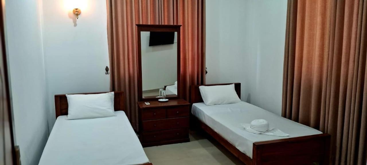 Urban Breeze Hotel Kundasale Luaran gambar