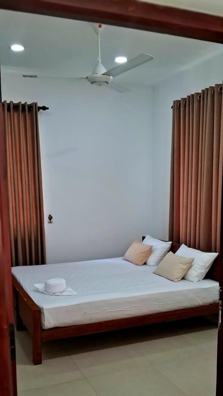 Urban Breeze Hotel Kundasale Luaran gambar