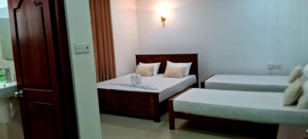 Urban Breeze Hotel Kundasale Luaran gambar